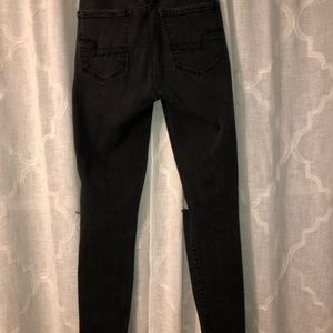 Black knee ripped skinny